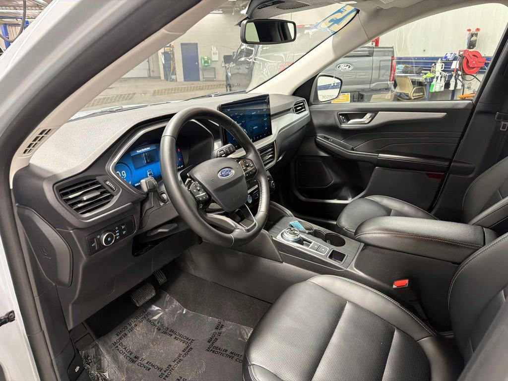 Certified 2025 Ford Escape Platinum AWD/4WD image 20
