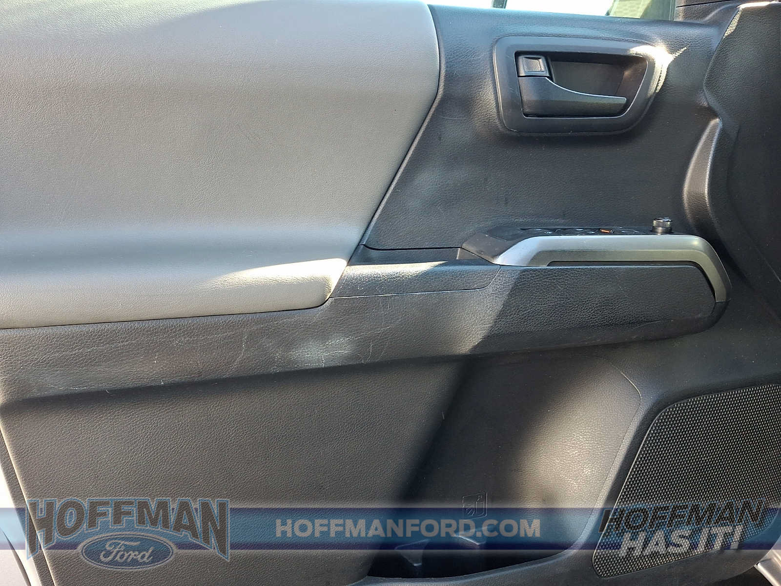 Used 2019 Toyota Tacoma SR5 AWD/4WD image 12