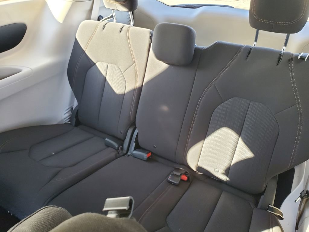 Used 2017 Chrysler Pacifica Touring image 9