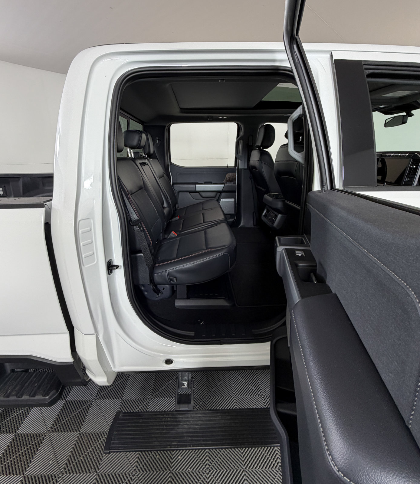 Certified 2024 Ford F250 Lariat w/ Lariat Ultimate Package AWD/4WD image 5