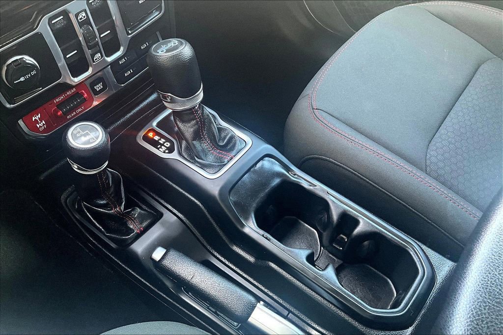 Used 2018 Jeep Wrangler Unlimited Rubicon AWD/4WD image 16