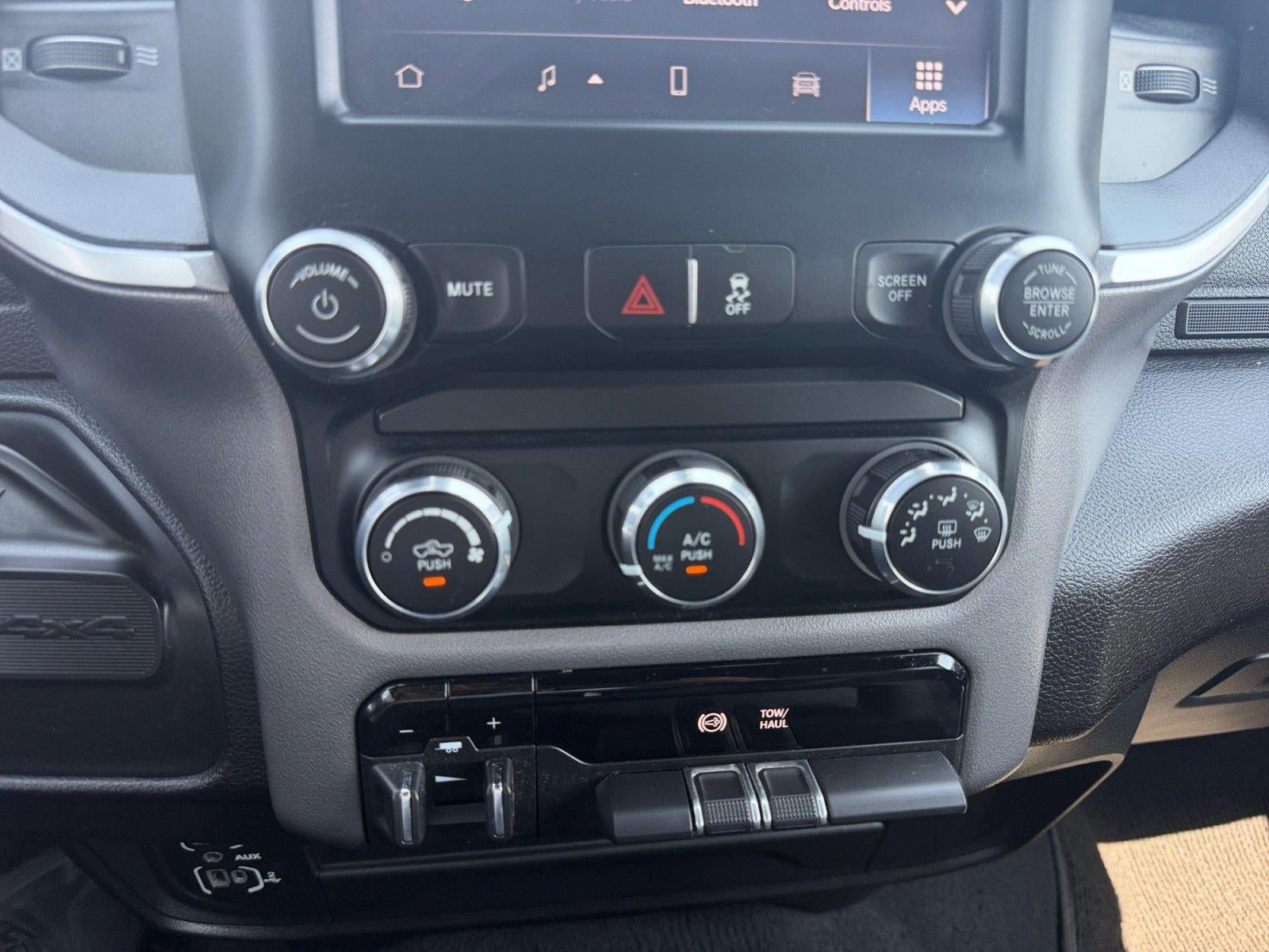 Used 2024 RAM 2500 Big Horn AWD/4WD image 19