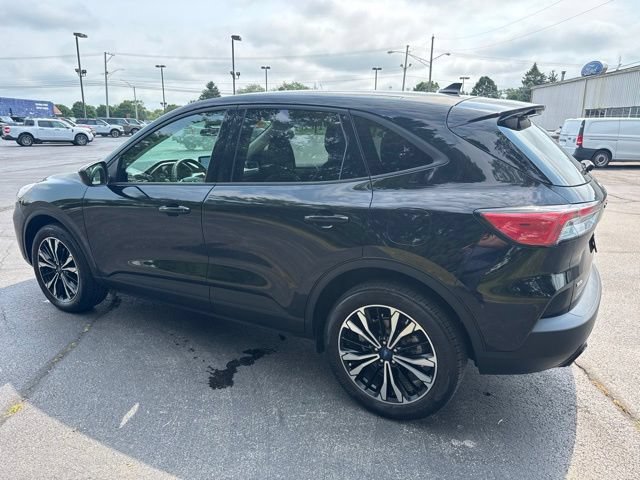 Certified 2022 Ford Escape SE w/ SE Sport Appearance Package AWD/4WD image 3