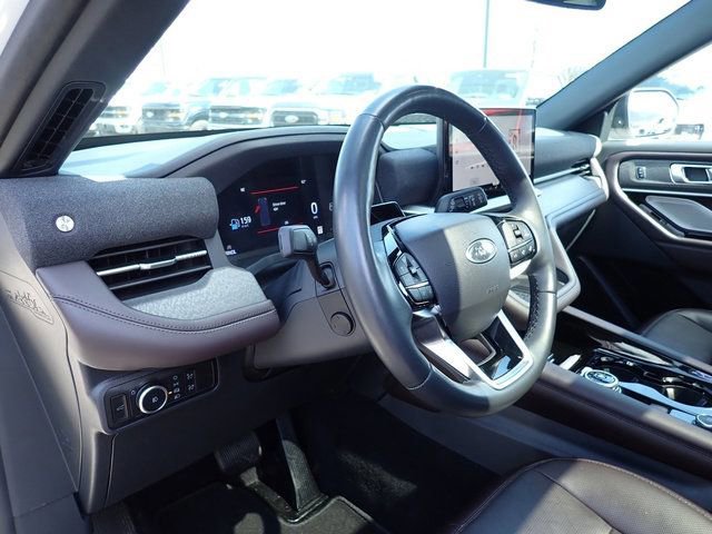 Certified 2025 Ford Explorer Platinum image 16