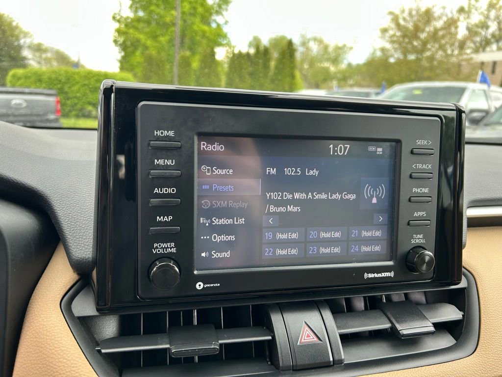 Used 2021 Toyota RAV4 LE AWD/4WD image 23