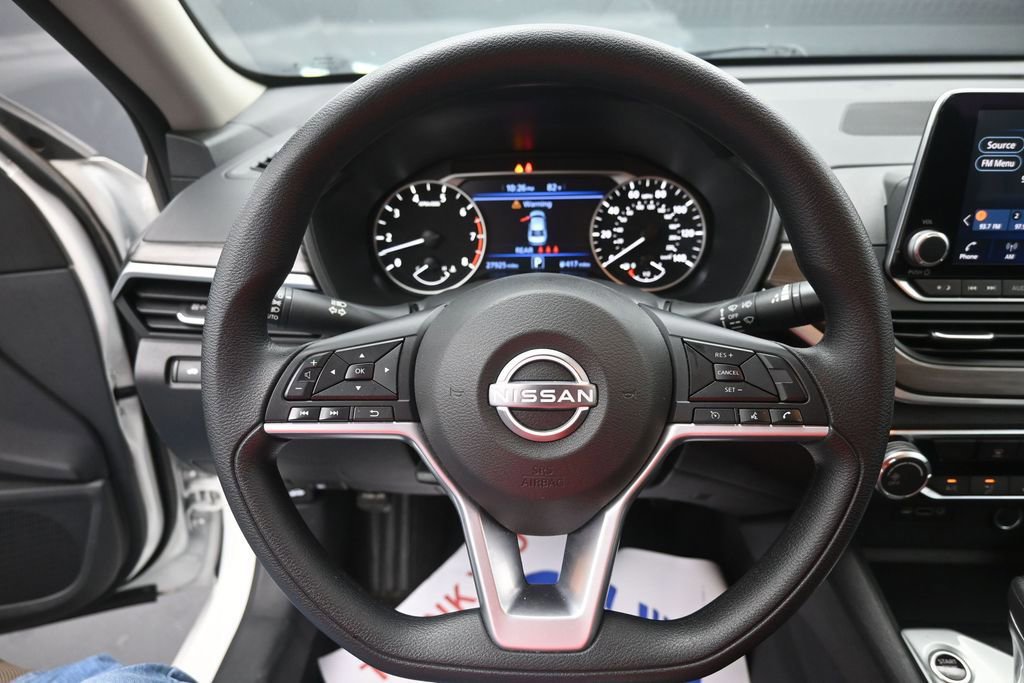Used 2025 Nissan Altima 2.5 SV FWD image 30