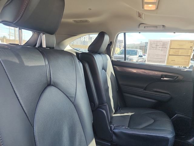 Used 2021 Toyota Highlander Limited AWD/4WD image 30
