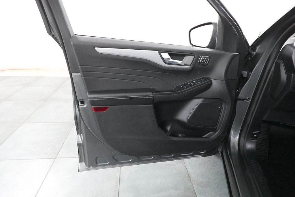 Certified 2025 Ford Escape Platinum AWD/4WD image 24