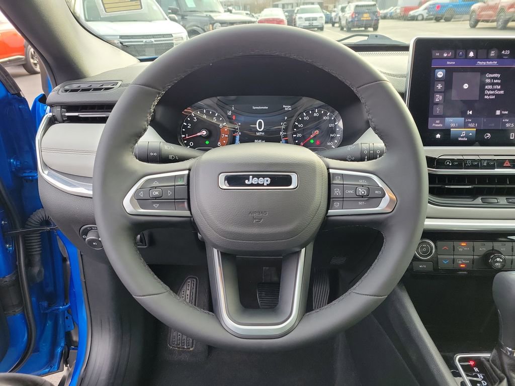 Used 2023 Jeep Compass Limited image 22