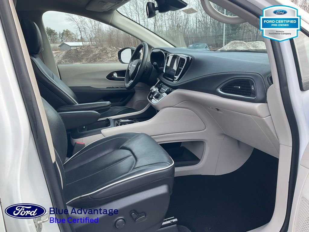 Used 2024 Chrysler Pacifica Limited image 21