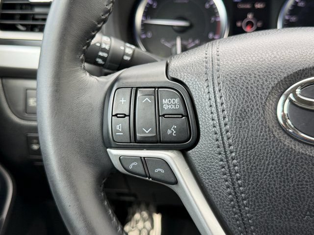 Used 2018 Toyota Highlander Limited AWD/4WD image 17