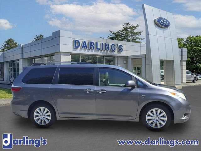 Used 2017 Toyota Sienna XLE w/ XLE Navigation Package AWD/4WD image 4