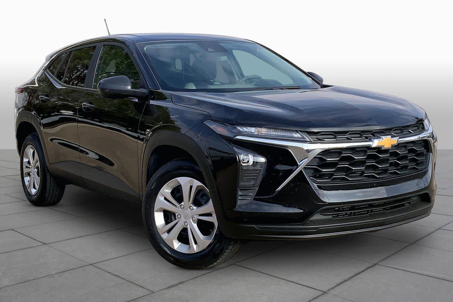 Used 2025 Chevrolet Trax LS FWD image 3