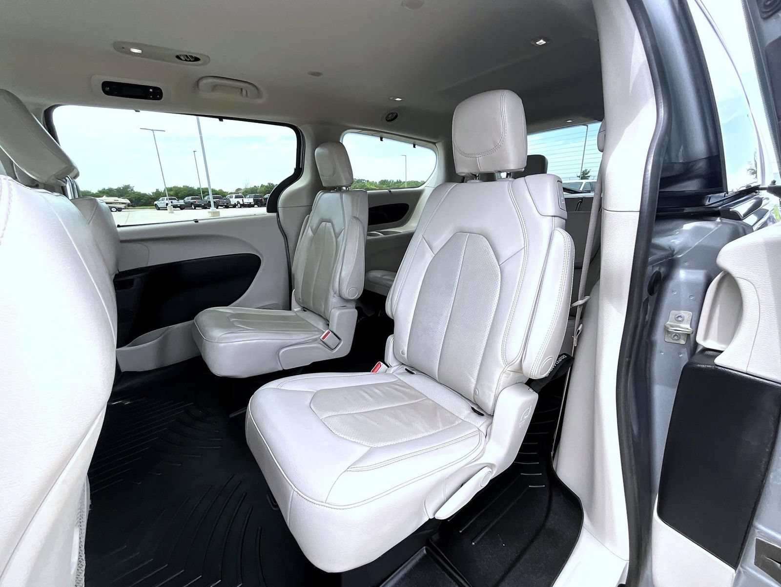 Used 2021 Chrysler Pacifica Touring-L FWD image 21