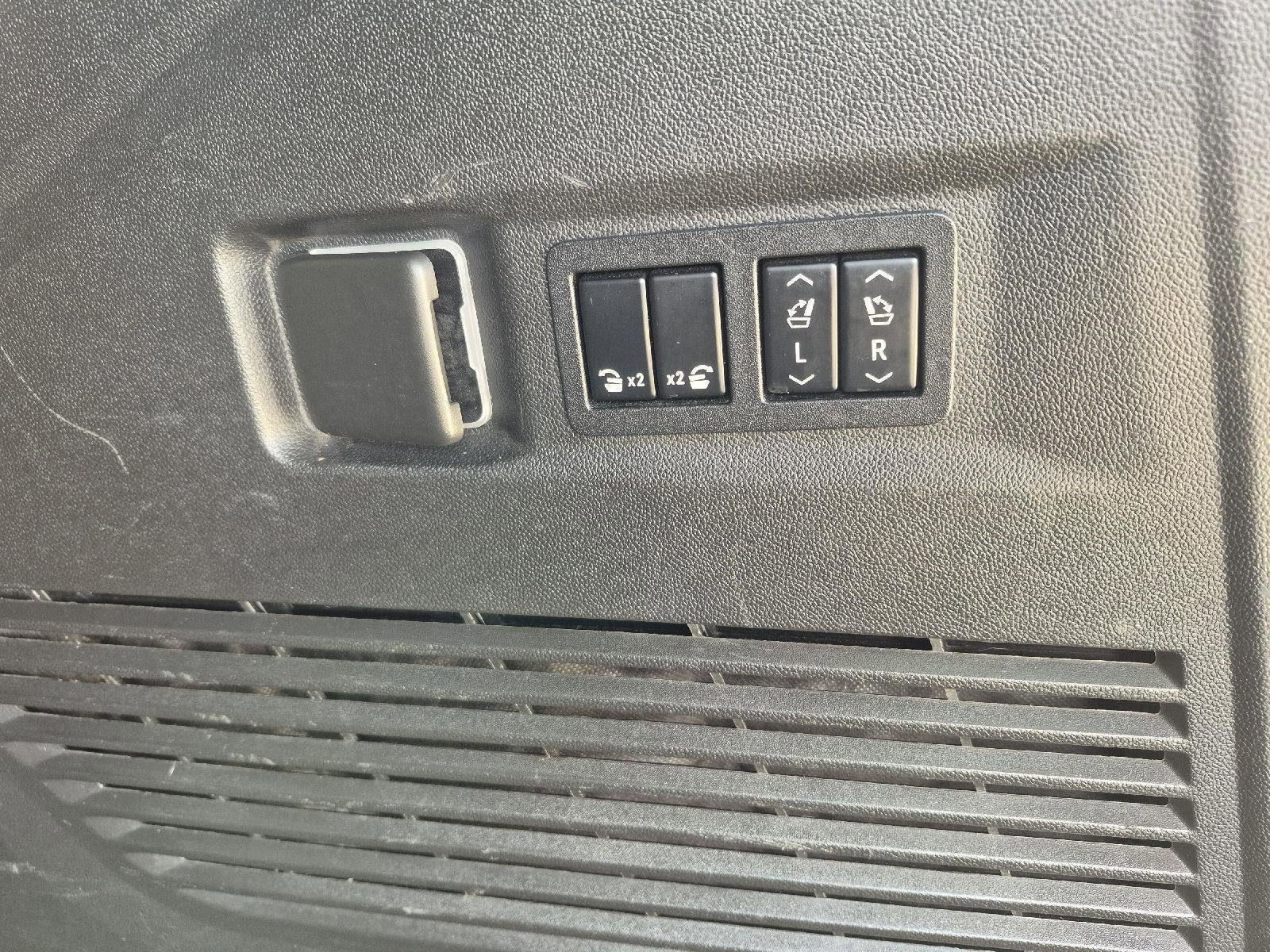 Used 2021 Chevrolet Tahoe Premier w/ Premium Package image 8