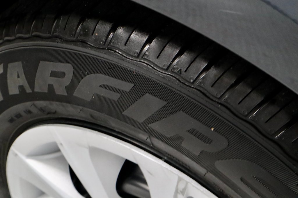 Used 2017 Toyota Camry LE image 16