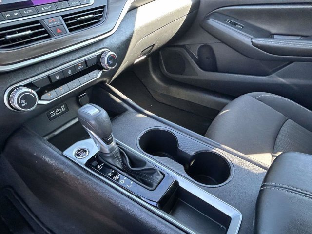 Used 2025 Nissan Altima 2.5 SV FWD image 24