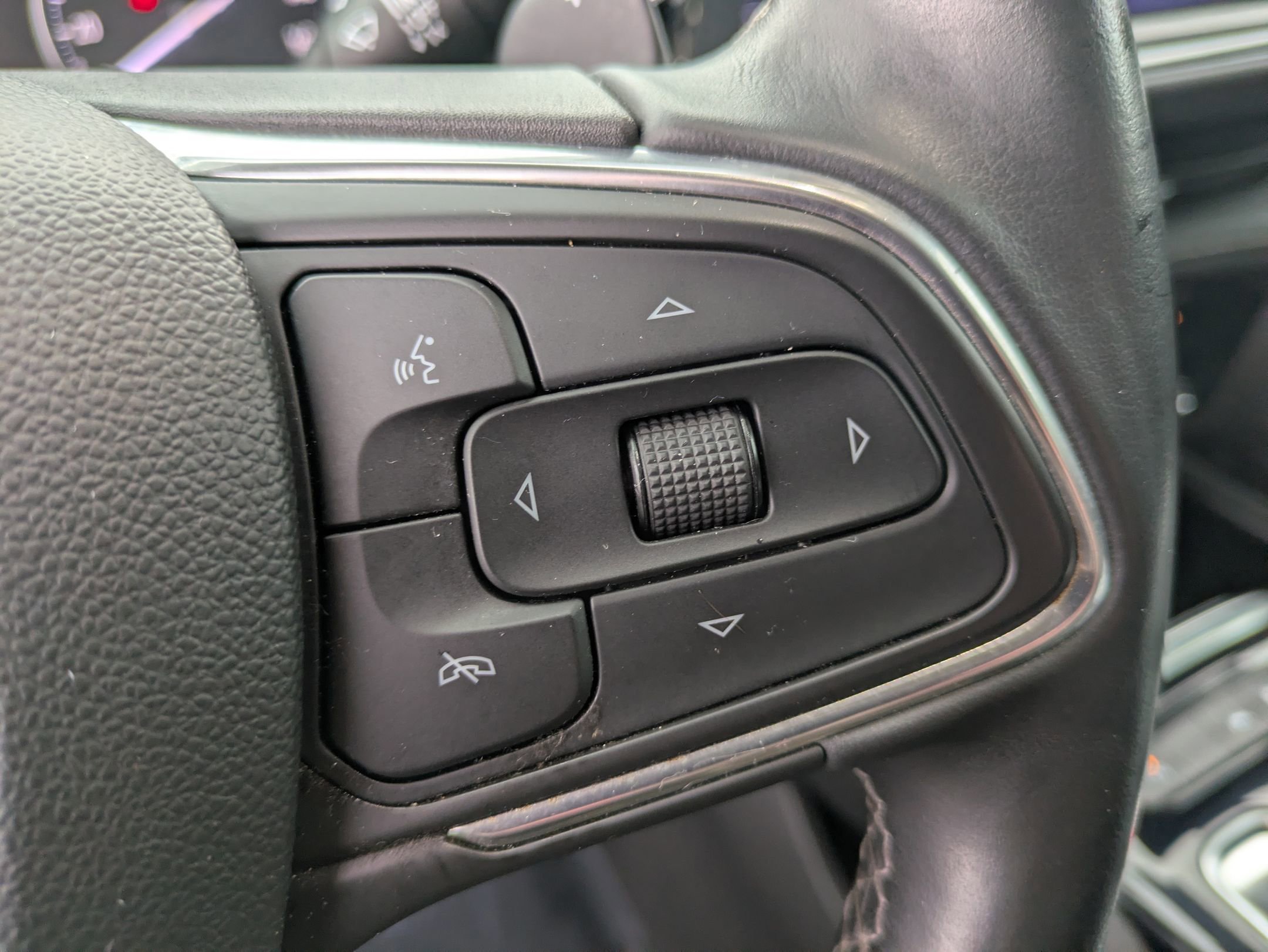 Used 2021 Buick Envision Essence w/ Technology Package I image 17