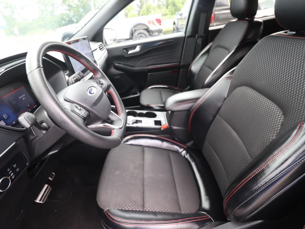 Certified 2024 Ford Escape ST-Line w/ Tech Pack #1 FWD image 2