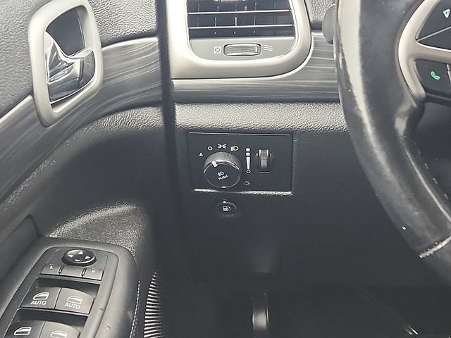Used 2020 Jeep Grand Cherokee Altitude AWD/4WD image 12