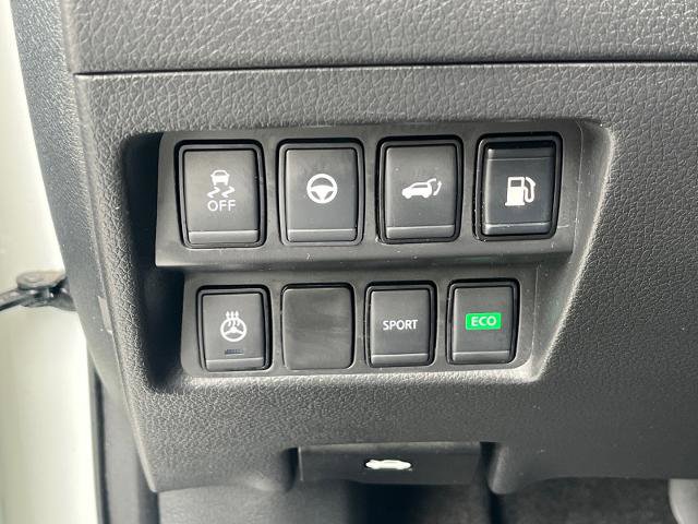 Used 2019 Nissan Rogue SV w/ Premium Package FWD image 17