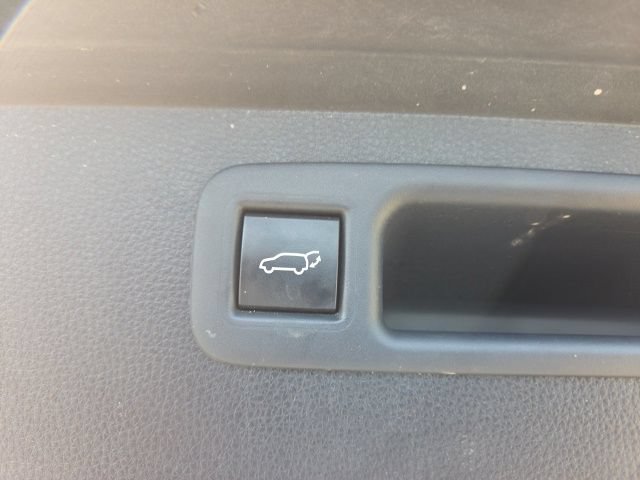 Used 2020 Toyota Highlander LE w/ Protection Package #3 FWD image 27