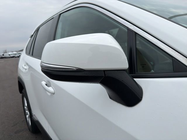 Used 2021 Toyota RAV4 XLE w/ XLE Grade Weather Package image 5