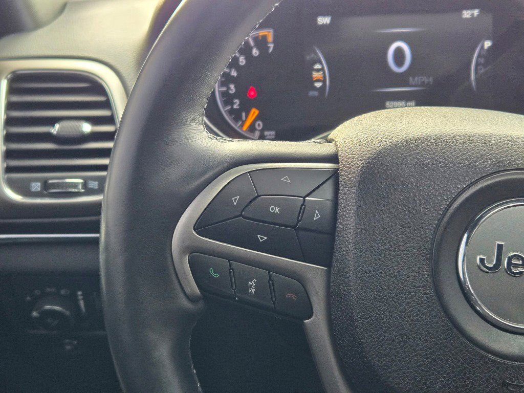 Used 2018 Jeep Grand Cherokee Limited image 32