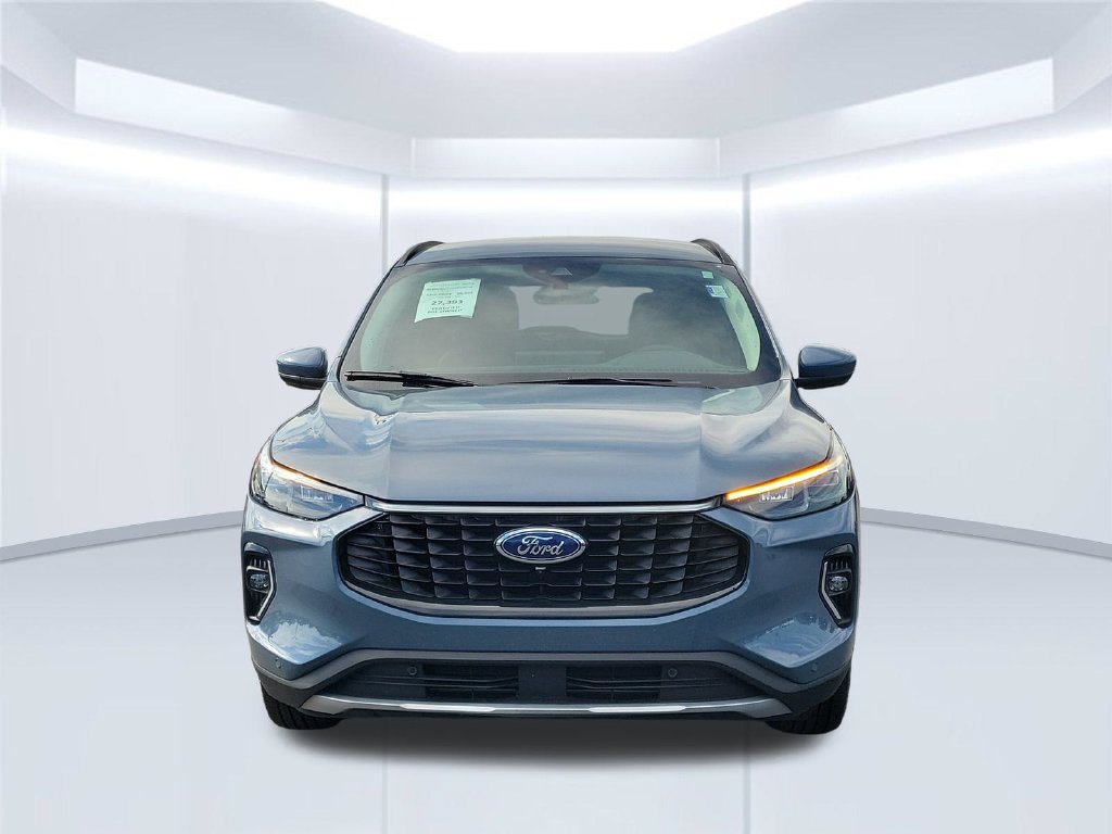 Certified 2023 Ford Escape Platinum AWD/4WD image 2