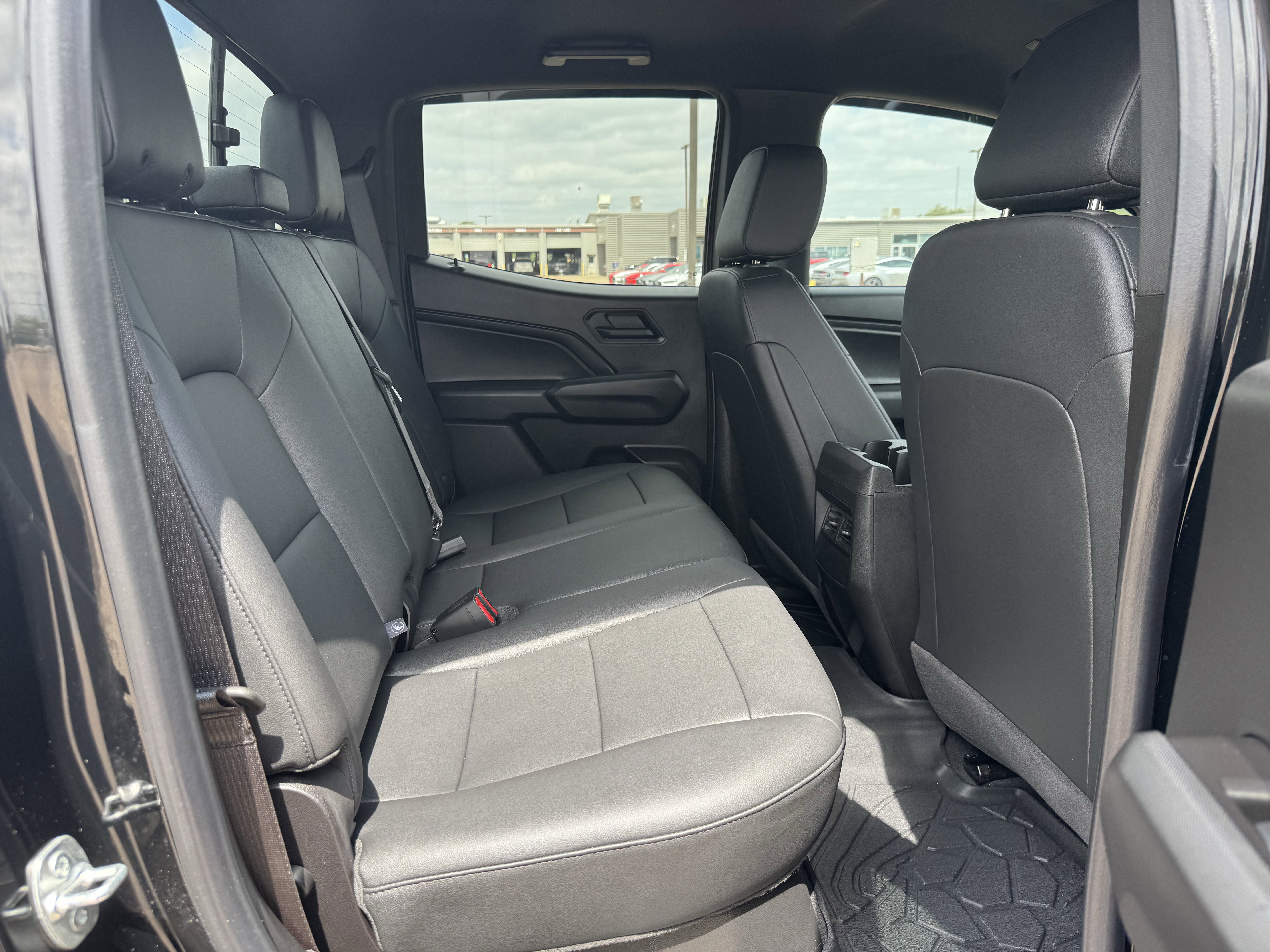 Used 2025 Chevrolet Colorado Trail Boss AWD/4WD image 31