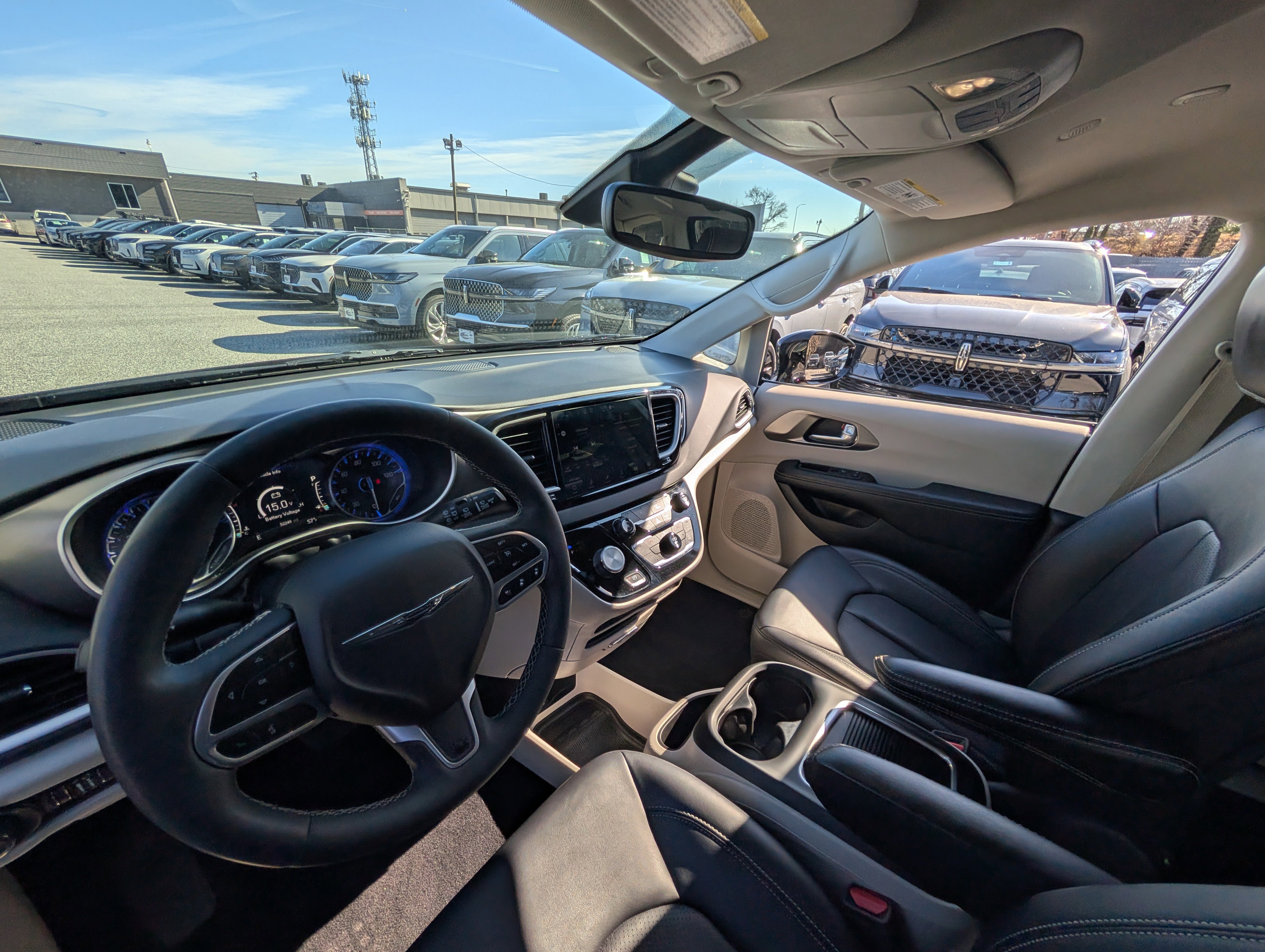 Used 2024 Chrysler Pacifica Touring-L image 19