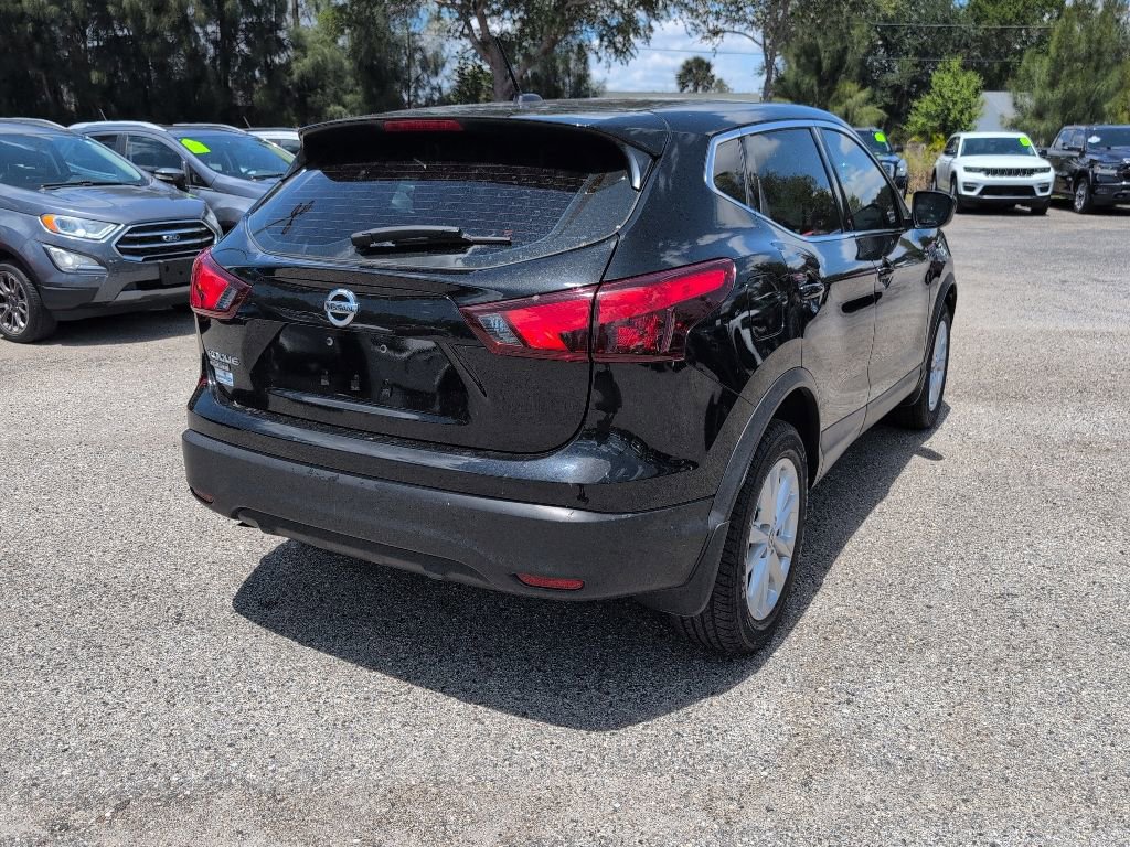 Used 2019 Nissan Rogue Sport S w/ Appearance Package FWD image 3