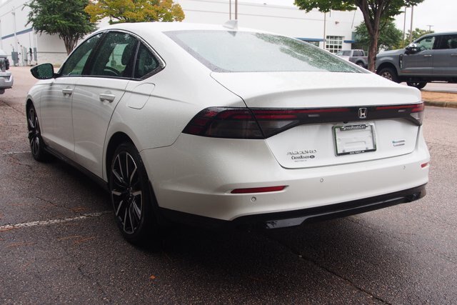 Used 2024 Honda Accord Touring image 5