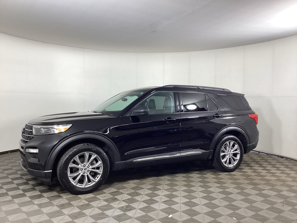 Certified 2023 Ford Explorer XLT w/ Equipment Group 202A AWD/4WD image 5