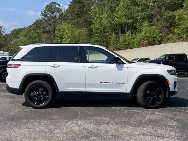 Used 2023 Jeep Grand Cherokee Altitude image 6