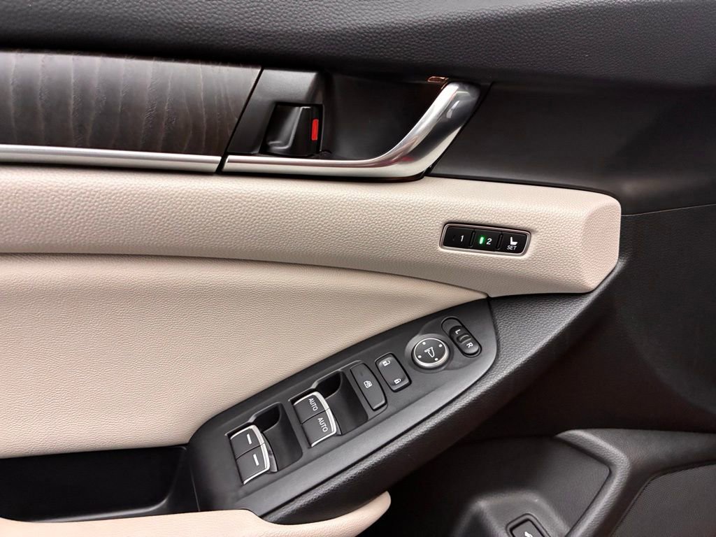 Used 2021 Honda Accord Touring image 17