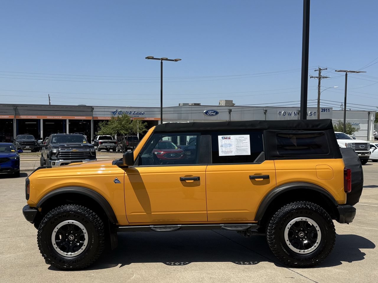 Certified 2021 Ford Bronco Black Diamond w/ Sasquatch Package AWD/4WD image 3