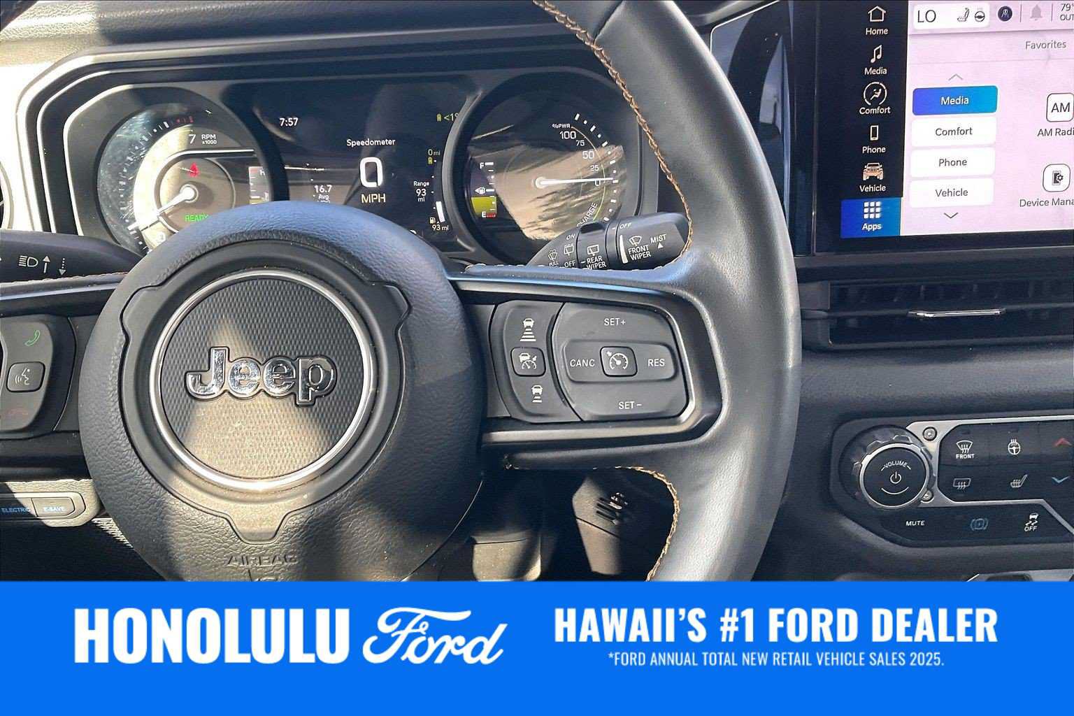 Used 2024 Jeep Wrangler Unlimited w/ Dual Top Group AWD/4WD image 25