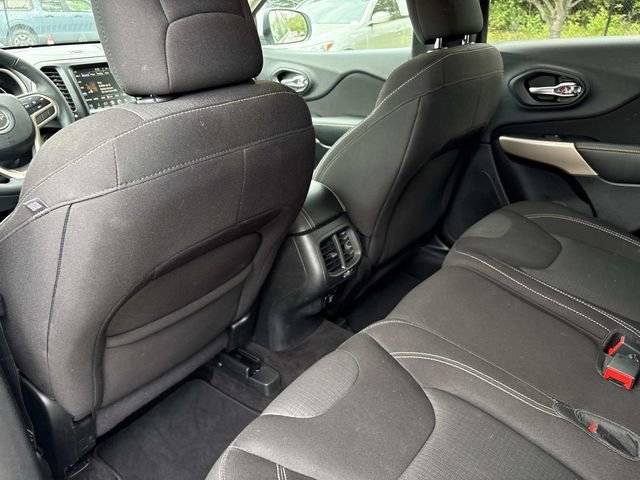 Used 2017 Jeep Cherokee Latitude w/ Comfort/Convenience Group image 16