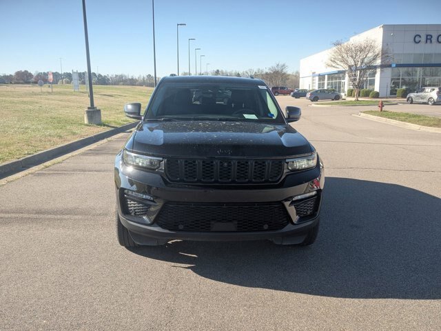 Used 2023 Jeep Grand Cherokee Limited w/ Luxury Tech Group II AWD/4WD image 8