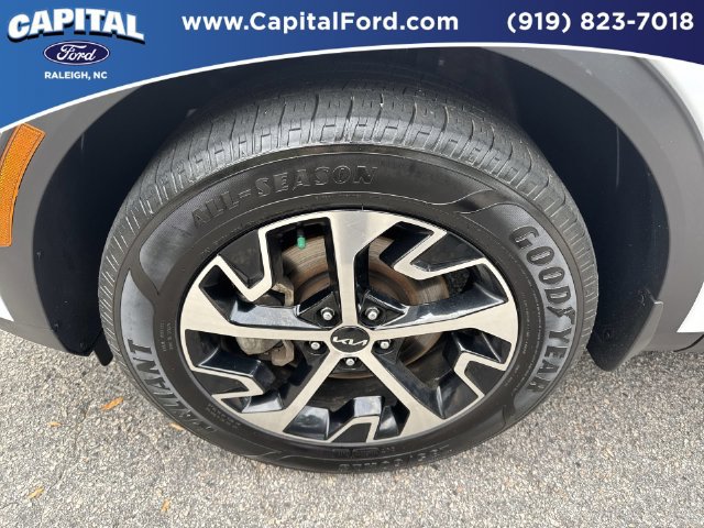 Used 2024 Kia Sportage EX AWD/4WD image 13