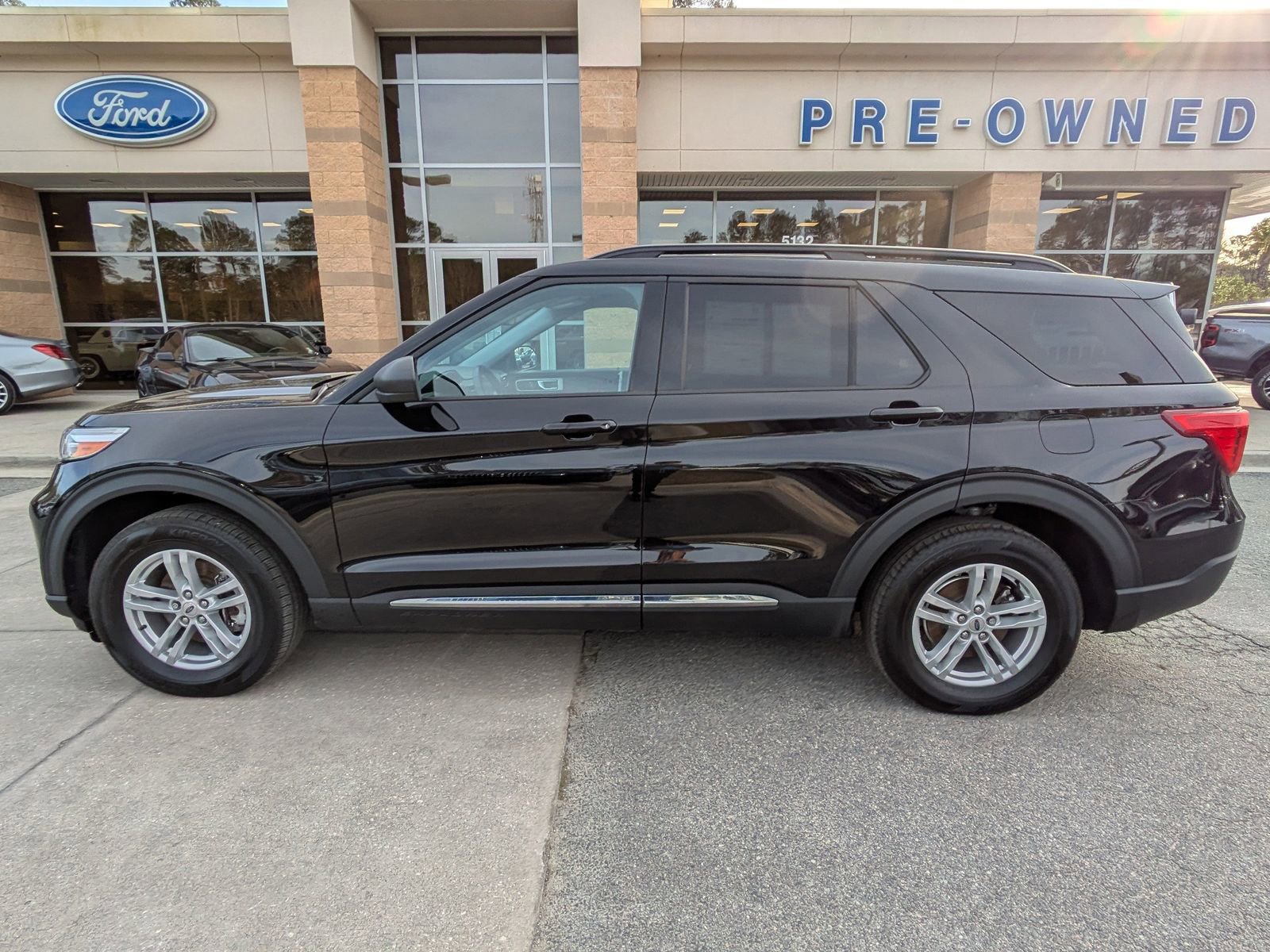 Certified 2023 Ford Explorer XLT image 2