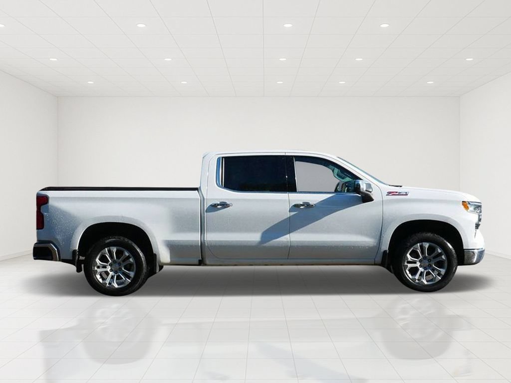 Used 2023 Chevrolet Silverado 1500 LTZ AWD/4WD image 2