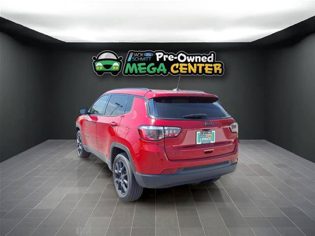 Used 2025 Jeep Compass Latitude w/ Altitude Special Edition AWD/4WD image 4