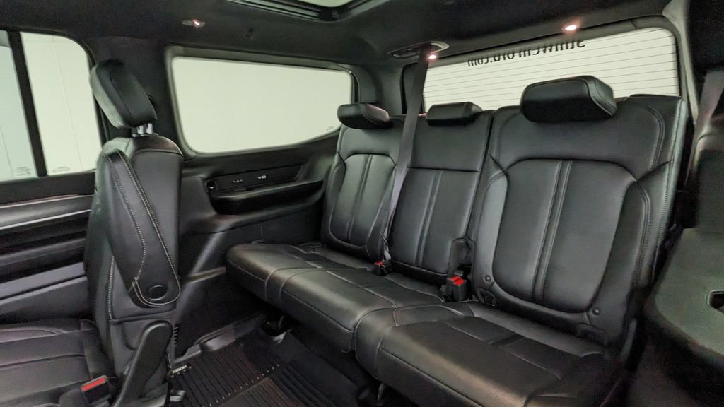 Used 2023 Jeep Wagoneer Series II AWD/4WD image 39