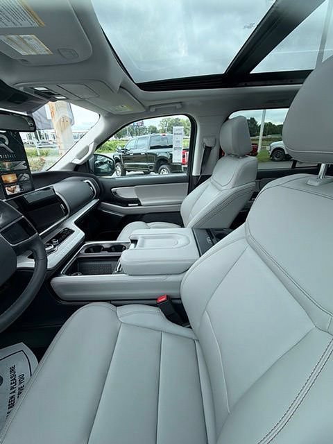 Certified 2025 Ford Expedition Max Active AWD/4WD image 2