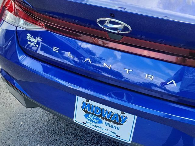 Used 2021 Hyundai Elantra SE FWD image 7
