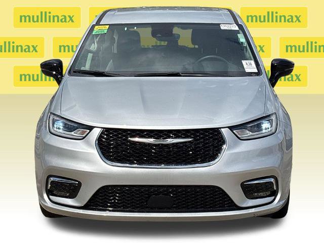 Used 2024 Chrysler Pacifica Touring-L FWD image 15