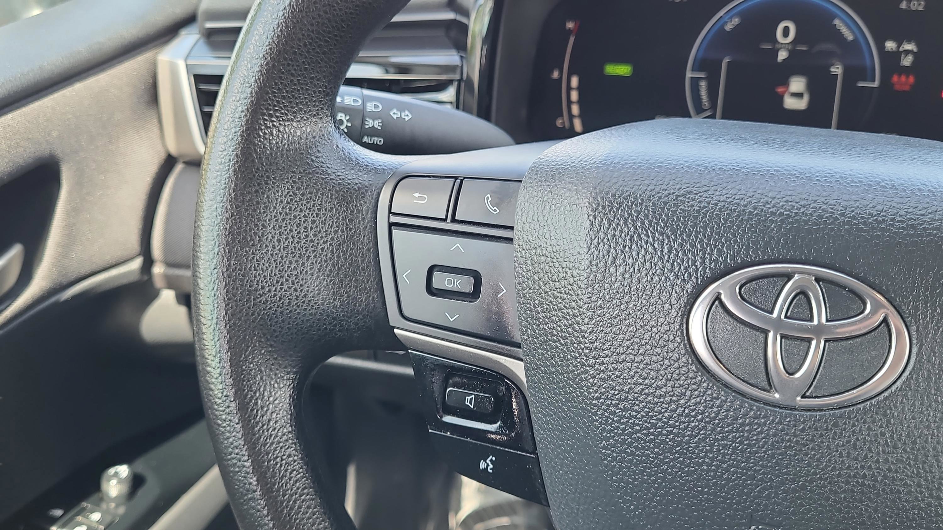 Used 2025 Toyota Camry SE FWD image 14