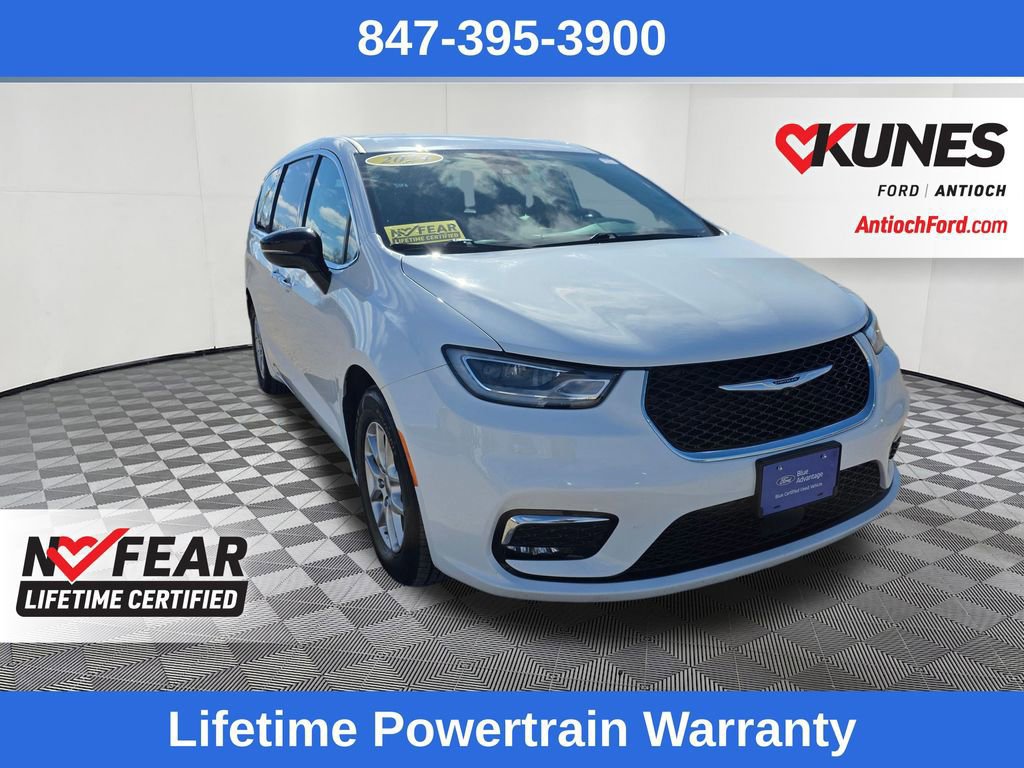 Used 2024 Chrysler Pacifica Touring-L image 7